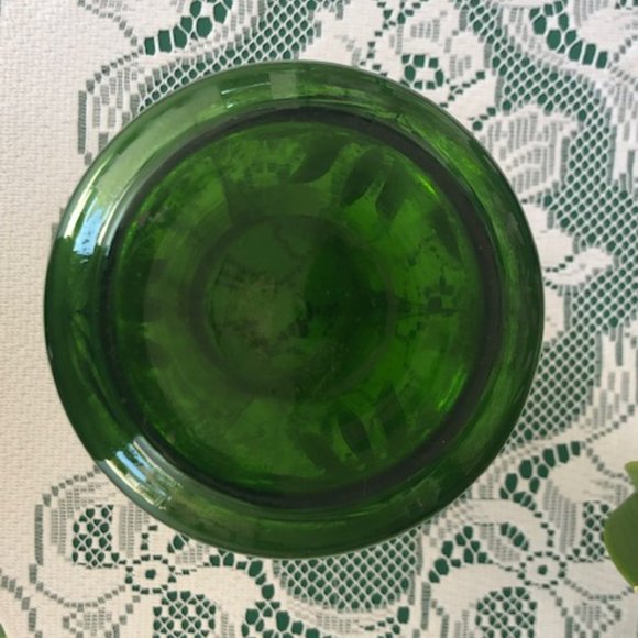 VINTAGE GREEN GLASS GILT VASE HAND PAINTED - Picture 5 of 10